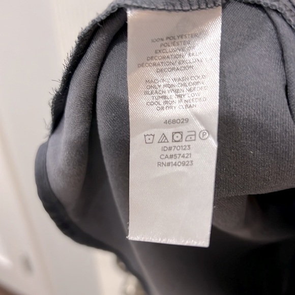 LOFT Lacy Keyhole Blouse/Top - Picture 6 of 6